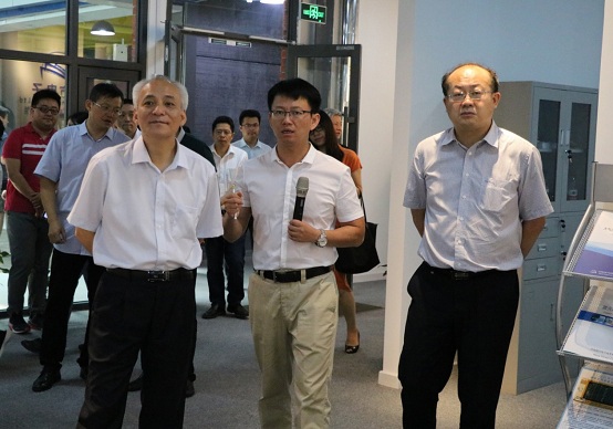 湖南省黨政考察團一(yī / yì ／yí)行到(dào)訪山東諾方電子(zǐ)-2.jpg